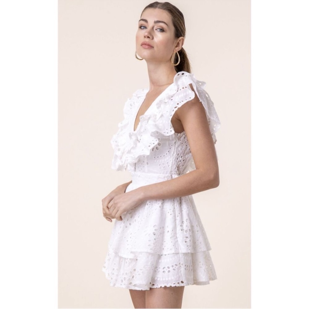 NWT Line & Dot Revolve Gaia Eyelet Teired Ruffle Romper Large - Picture 2 of 15